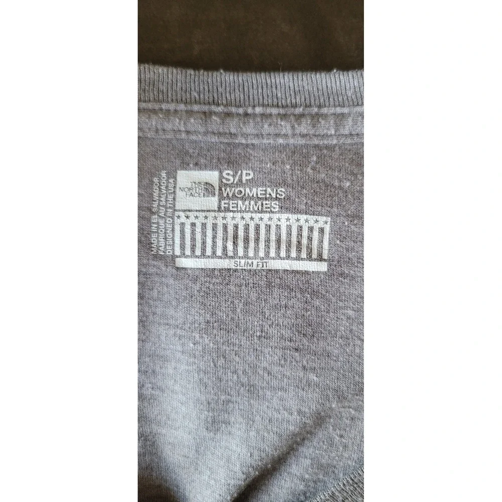 The North Face T-Shirt Women S Grey Graphic V-Neck Short Sleeve Casual Tee